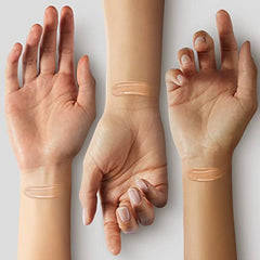 Covergirl -Simply Ageless 3-in-1 Liquid Foundation Infused with Hyaluronic Complex, Vitamin C and Niacinamide - Hydrating Formula, 100% Cruelty-Free