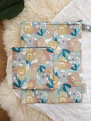 ITZY RITZY Sealed Wet Bag with Adjustable Handle – Wet Bag with Water Resistant Lining Ideal for Swimwear, Diapers, Gym Clothes & Toiletries; Measures 11” x 14”, Safari Squad, WBMH8443