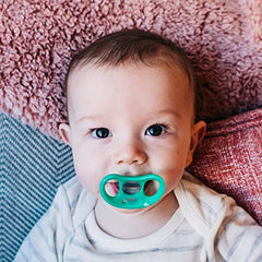 Tommee Tippee  Advanced Sensitive Skin Soother, Unique Shield for Less Skin Contact, Symmetrical Orthodontic Design, 0-6m, 4 Count